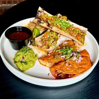 Birria y bone marrow